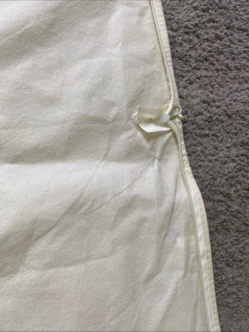 Joseph Abboud Custom Garment Travel Bag Cream 2-way Zipper Closure